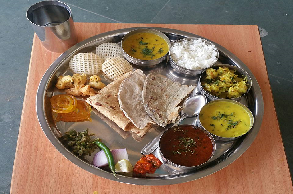 maharashtrian-special-thali-in-aurangabad-srushti-agro-tourism